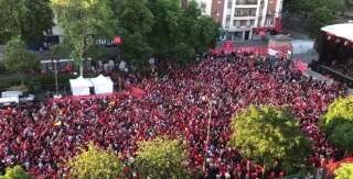 Des milliers de fans des “Reds” sont venus sans billets à Paris, un chiffre qui pourrait atteindre 30.000 à 40.000. (Photo Le HuffPost)