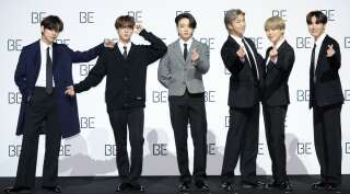 Le groupe BTS lors de la conférence de presse pour la sortie du nouvel album 
