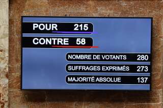 Le résultat du vote lors de la lecture finale du projet de loi instaurant le pass vaccinal, à l'Assemblée nationale à Paris, le 16 janvier 2022.