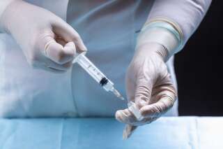 Covid-19: dépistage et vaccination autorisés pour les médecins du travail
