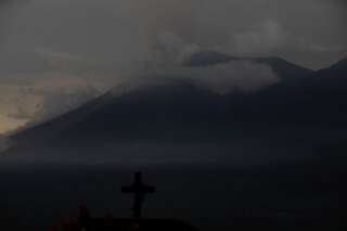 Au moins 99 morts et 200 disparus au Guatemala après l'éruption du Volcan de Feu