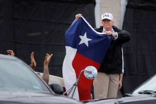 Tempête Harvey: en déplacement au Texas, Donald Trump n'a pas déçu ses détracteurs