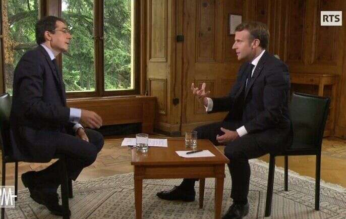 Emmanuel Macron interviewé sur la RTS