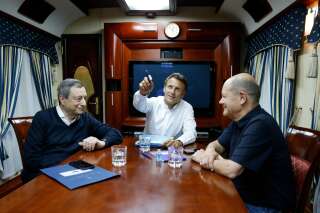 Emmanuel Macron (au centre), Mario Draghi (à gauche) et Olaf Scholz (à droite) se rendent à Kiev ce jeudi 16 juin, une première depuis le début de la guerre en Ukraine.