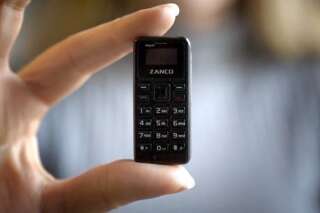 Le plus petit téléphone portable au monde ne pèse que 13 grammes et il fonctionne très bien