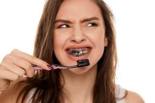 Le dentifrice au charbon est-il vraiment un produit sûr? Des dentistes vous expliquent les risques