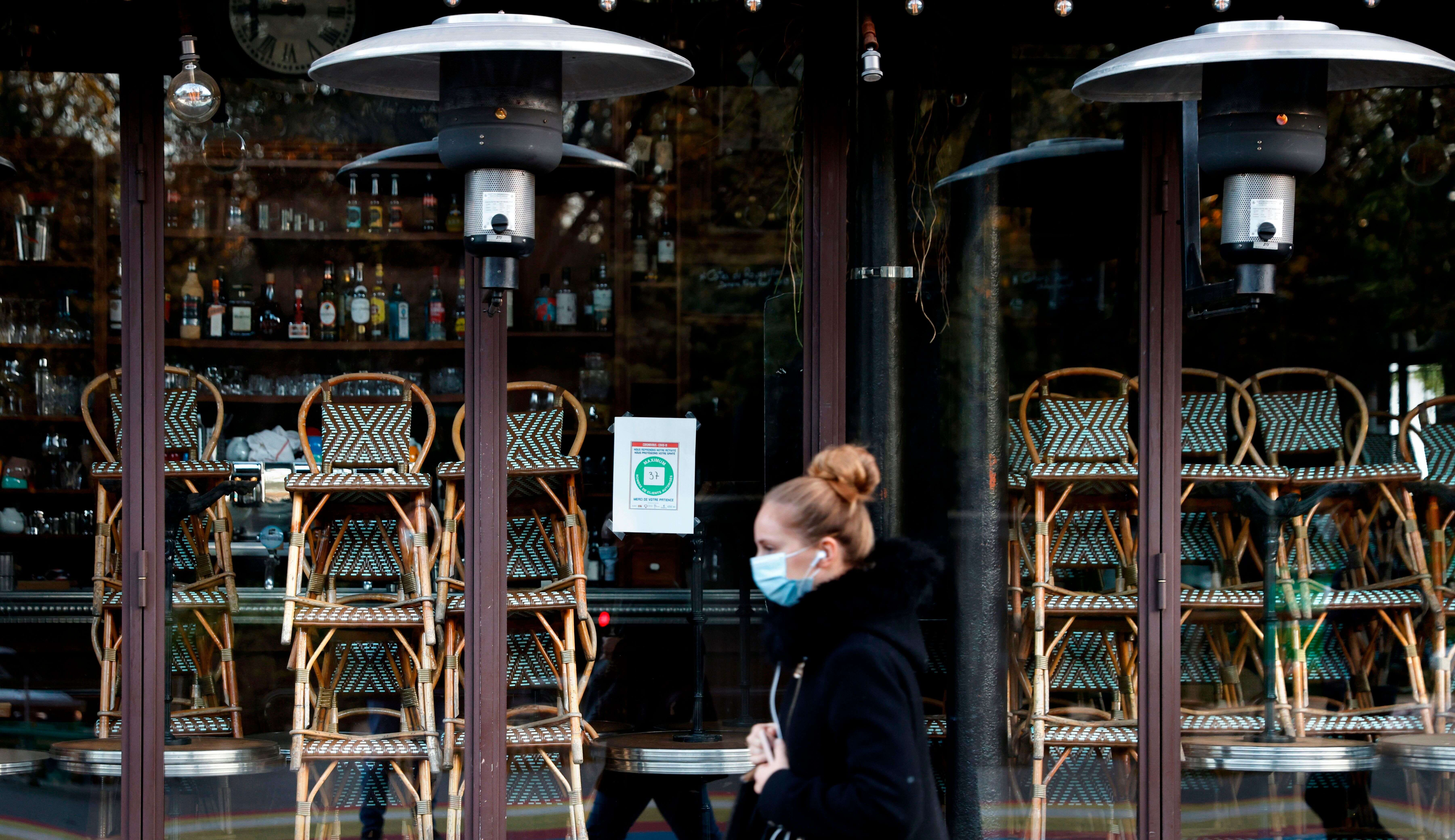 Un restaurant de Paris fermé à cause du confinement le 18 novembre 2020  (Photo by THOMAS COEX/AFP via Getty Images)