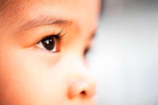 Comment apprendre aux enfants à ne pas fixer du regard les personnes physiquement différentes