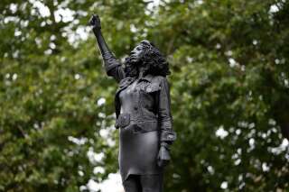 À Bristol, la statue d'Edward Colston remplacée par celle d'une manifestante BLM