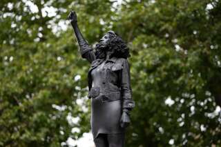 À Bristol, la statue d'un marchand d'esclave remplacée par celle d'une manifestante Black Lives Matter