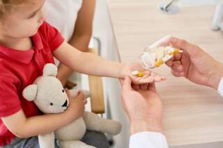 Les compléments alimentaires à base de vitamine D administrés aux enfants peuvent provoquer un surdosage, met en garde l'Agence du médicament.