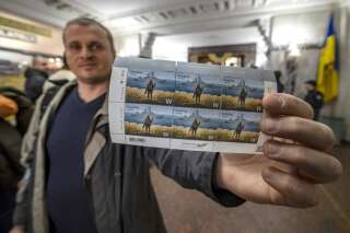 En Ukraine, des heures de queue pour acheter le timbre avec le Moskva, désormais coulé