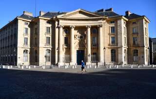 L'université Paris 1 Panthéon-Sorbonne, ici photographiée en avril, a condamné dans un communiqué les propos d'un professeur d'histoire du droit.