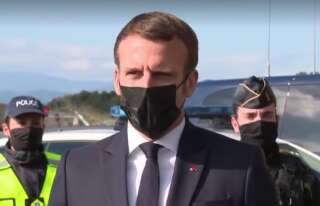 Emmanuel Macron s'exprimant depuis la zone frontalière du Perthus dans les Pyrénées-Orientales ce jeudi 5 novembre.