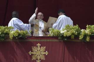 Pâques: le pape réclame la fin de 