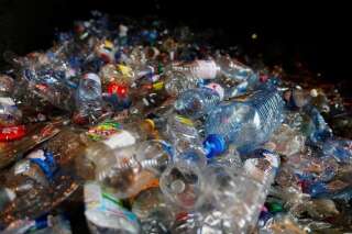 Le gouvernement veut s'attaquer au plastique via 