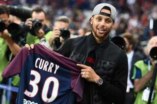 PSG - Saint-Étienne: la star de NBA Stephen Curry donne le coup d'envoi