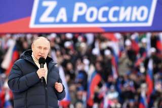 Vladimir Poutine donnant un discours dans le stade Loujniki de Moscou pour les 8 ans de l'annexion de la Crimée