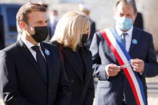 Emmanuel Macron et Brigitte Macron à leur arrivée à Colombey-les-deux-Eglises pour rendre hommage au général de Gaulle, lundi 9 novembre 2020.