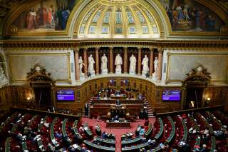 Loi séparatisme: les sénateurs ajoutent l'interdiction du voile pour les mères accompagnatrices