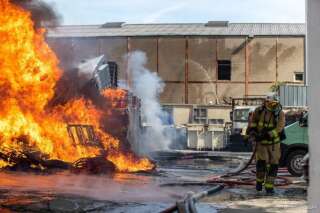 Blanc-Mesnil: Un incendie dévaste un entrepôt mitoyen d'une usine de masques chirurgicaux