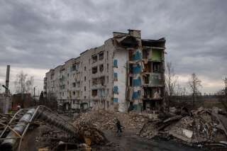 Guerre en Ukraine: Marioupol quasi tombée, à Roissy des Russes expulsés... Le point sur la situation
