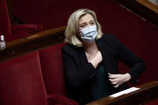 Marine Le Pen photographiée à l'Assemblée nationale le 1er avril