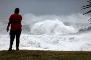 Des vagues jusqu'à 12 mètres sont attendues pour le passage du cyclone Batsirai, le 3 février 2022 à La Réunion.