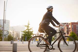 Le casque obligatoire à vélo séduit 69% des Français