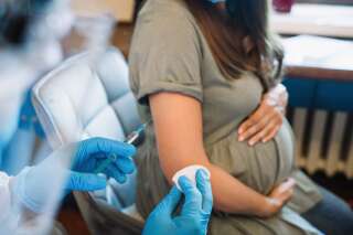 Les gynécos recommandent une 3e dose pour les femmes enceintes