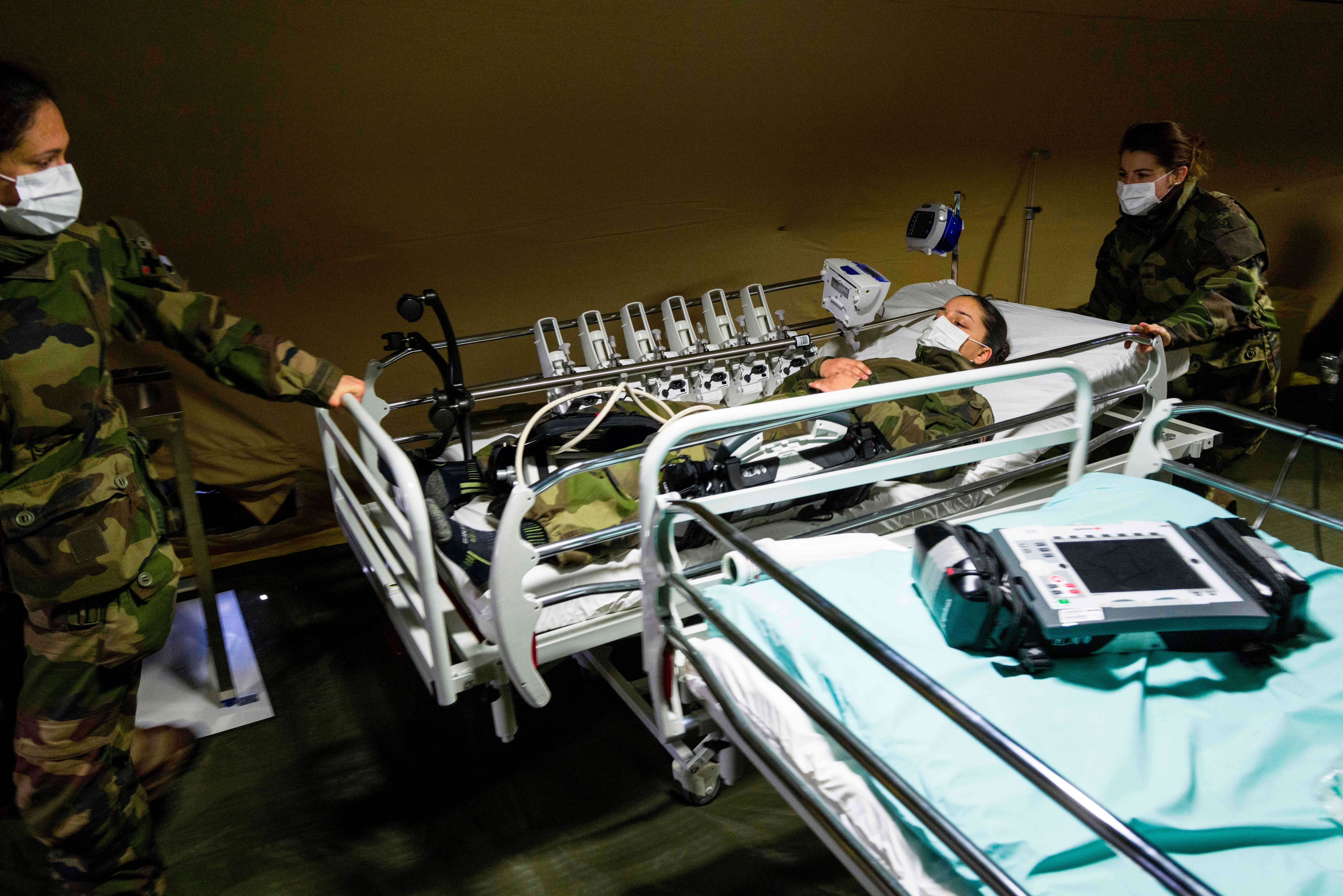 Dix lits de l'hôpital de campagne de Mulhouse vont être redéployés à Mayotte, où l'offre de soins est insuffisante face à l'épidémie de coronavirus.