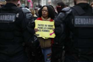 À Paris, une marche féministe s'achève par des heurts avec la police