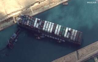 Images satellites de l'Ever Given bloqué dans le canal de Suez