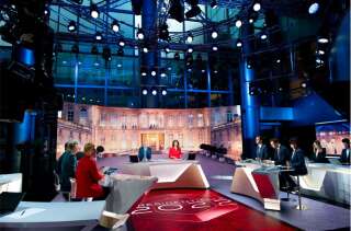 Gilles Bouleau et Anne-Claire Coudray sur le plateau de TF1 au second tour de la présidentielle, le dimanche 24 avril 2022