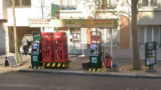 Cette station-service située dans le XIe arrondissement de Paris propose le litre d'essence le plus cher de l'histoire en France.