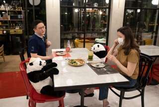 Vous pouvez avec des pandas dans ce restaurant à Bangkok.