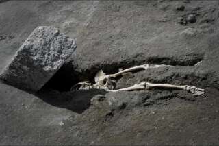 À Pompéi, des chercheurs ont trouvé un homme écrasé par un rocher dans sa fuite loin du volcan en éruption