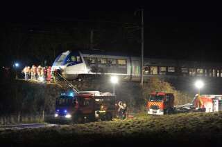 Une collision entre un TER et une voiture fait deux morts en Bretagne