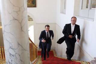 Cette photo de Macron qui court dans les escaliers vaut le détour(nement)