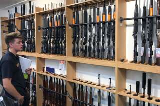 Après l'attentat de Christchurch, la Nouvelle-Zélande interdit la vente d'armes semi-automatiques