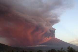 À Bali, le volcan Agung s'est réveillé et perturbe le trafic aérien