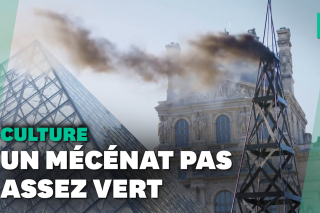 Devant le Louvre, Greenpeace dénonce un partenariat entre Total et le musée