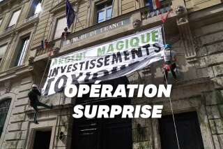 Extinction Rebellion souille la façade de la banque de France pour faire passer un message
