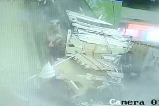 Un faux plafond s'effondre sur les clients d'un centre commercial dans le Shaanxi en Chine