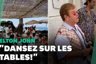 Elton John fait un petit concert improvisé dans un restaurant à Cannes