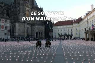 En hommage aux morts du Covid, 30.000 bougies allumées à Prague