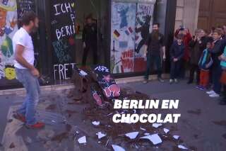Ces Parisiens ont pu repartir avec un morceau de Mur de Berlin... en chocolat