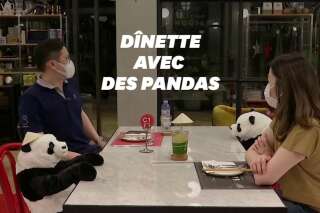 Ce restaurant fait respecter les règles sanitaires avec des pandas