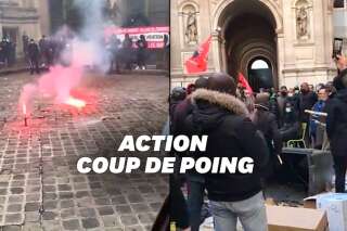 À Paris, des éboueurs et des égoutiers manifestent dans la cour de l'Hôtel de Ville