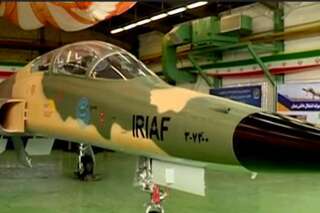 L'Iran dévoile son 1er avion de chasse en pleine montée des tensions avec les États-Unis